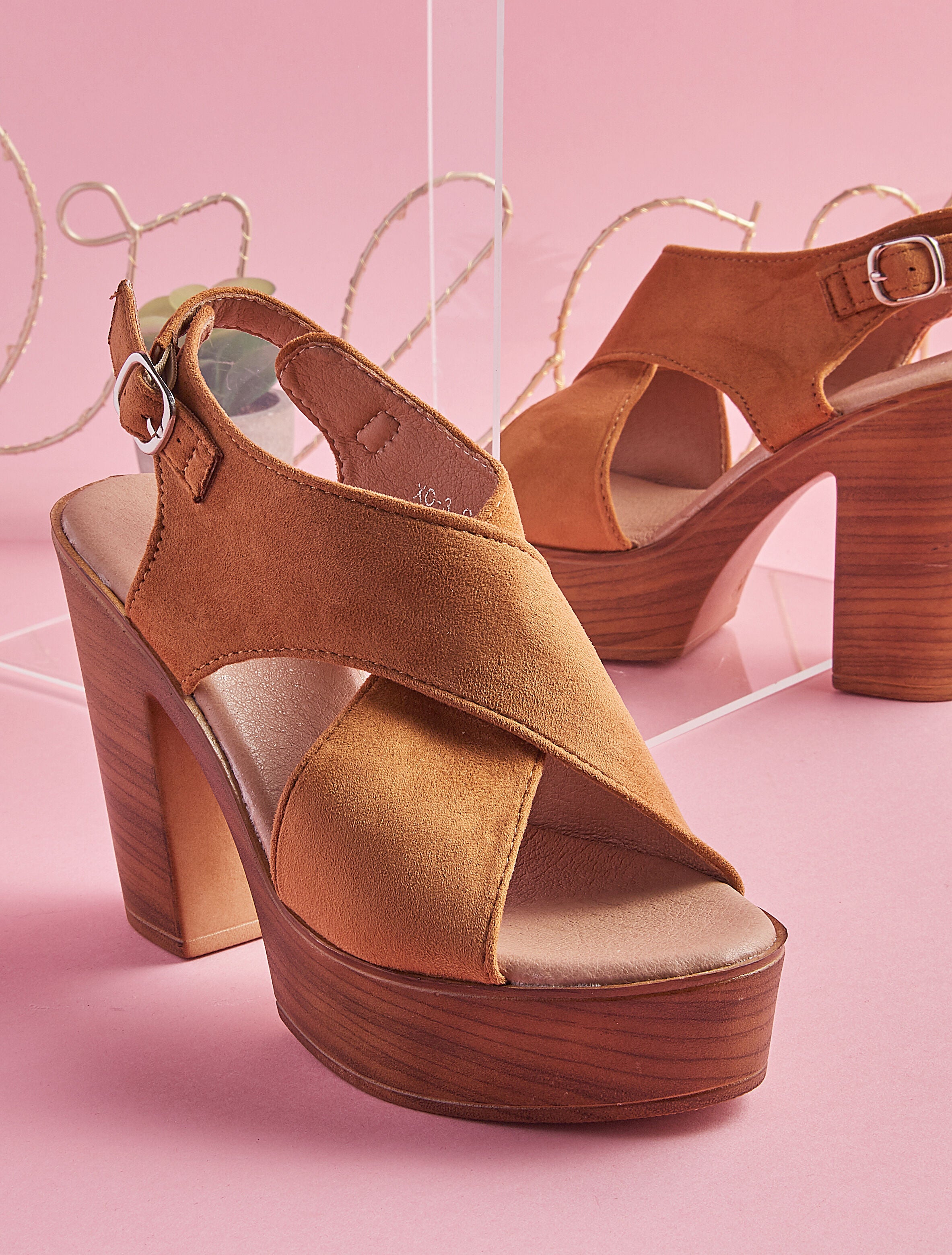Sandales croisées à talon effet bois - camel - 5