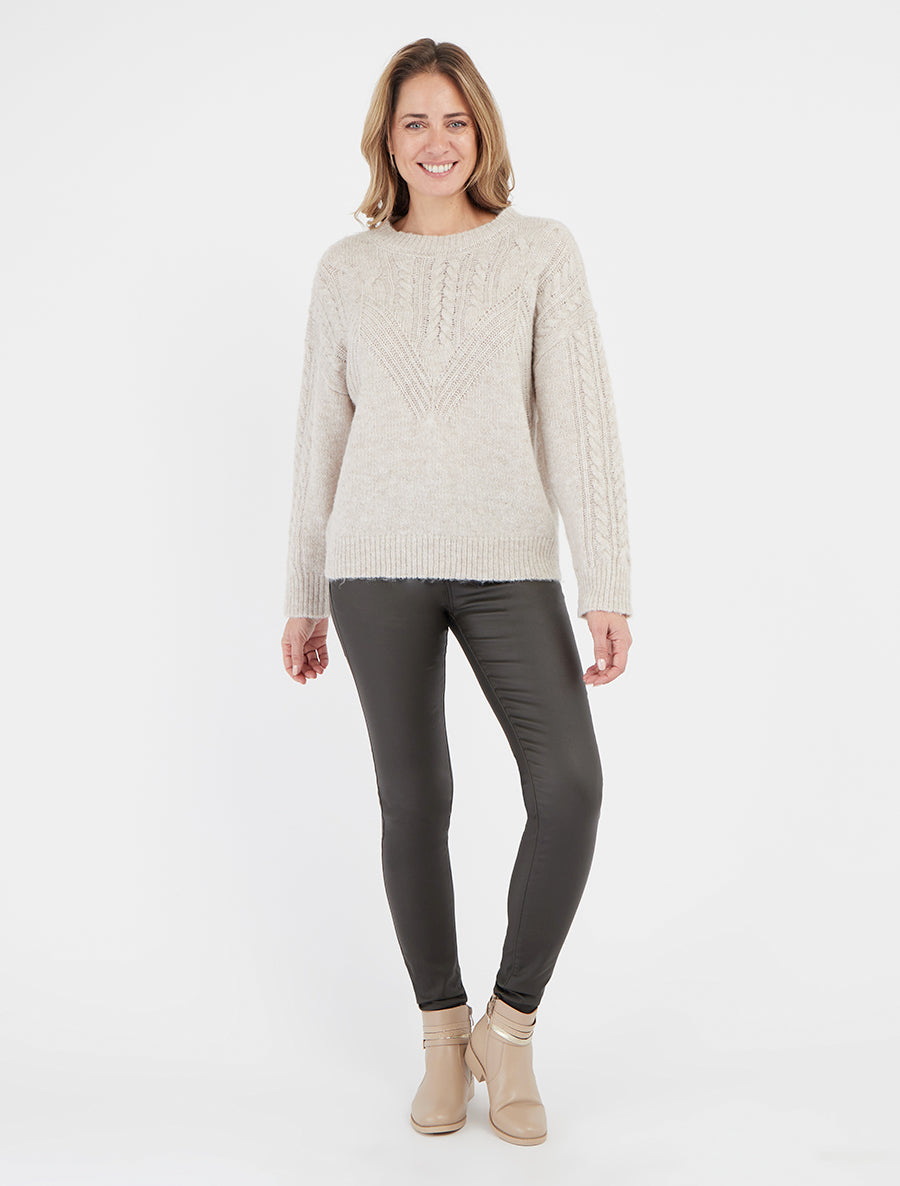 Gerader Pullover mit Rundhalsausschnitt aus stilisiertem Strick. - Beige