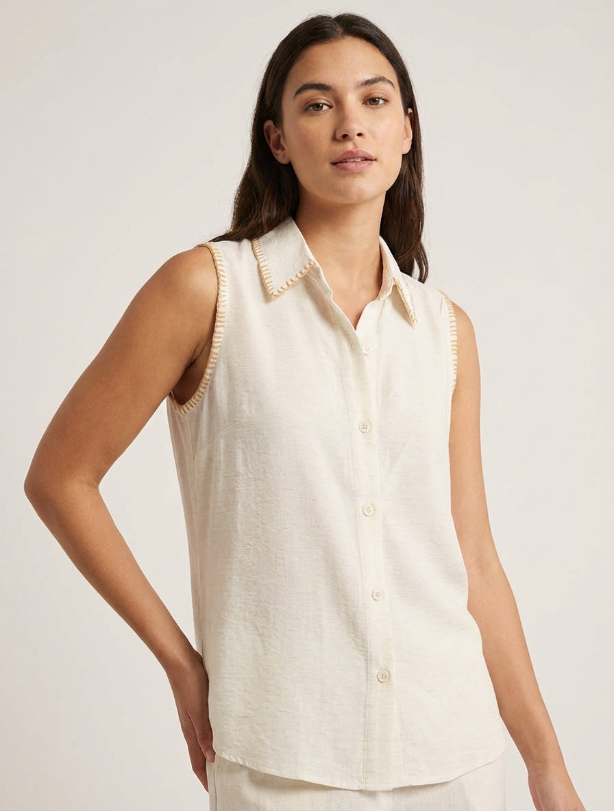 Ärmellose einfarbige Bluse mit Knöpfen - Creme