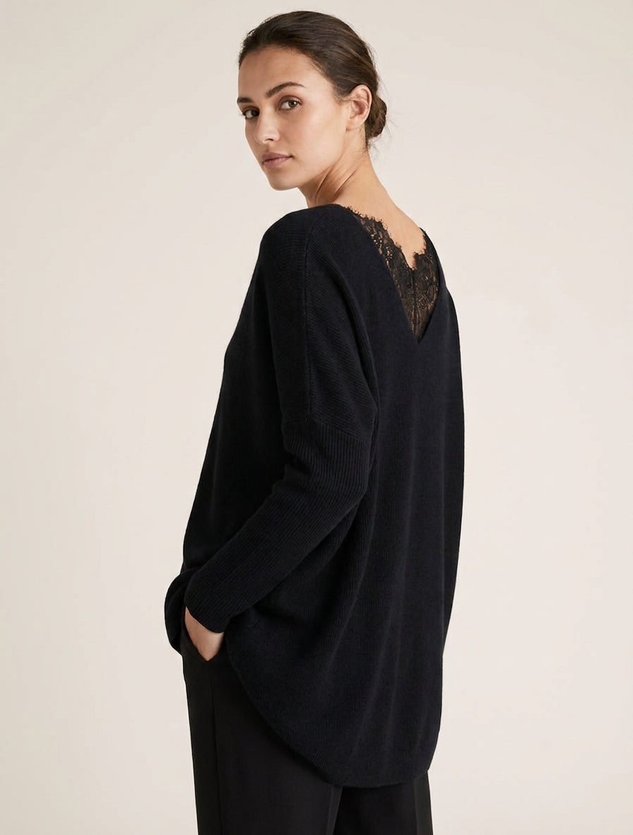 Langer Pullover mit Spitzen-Detail am Rücken. - Schwarz