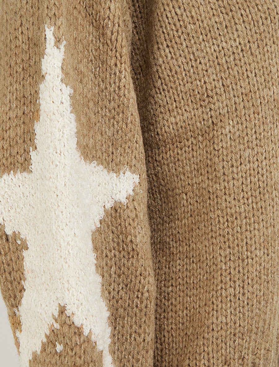 Unifarbener Strickpullover mit Sternenmuster - Kamel