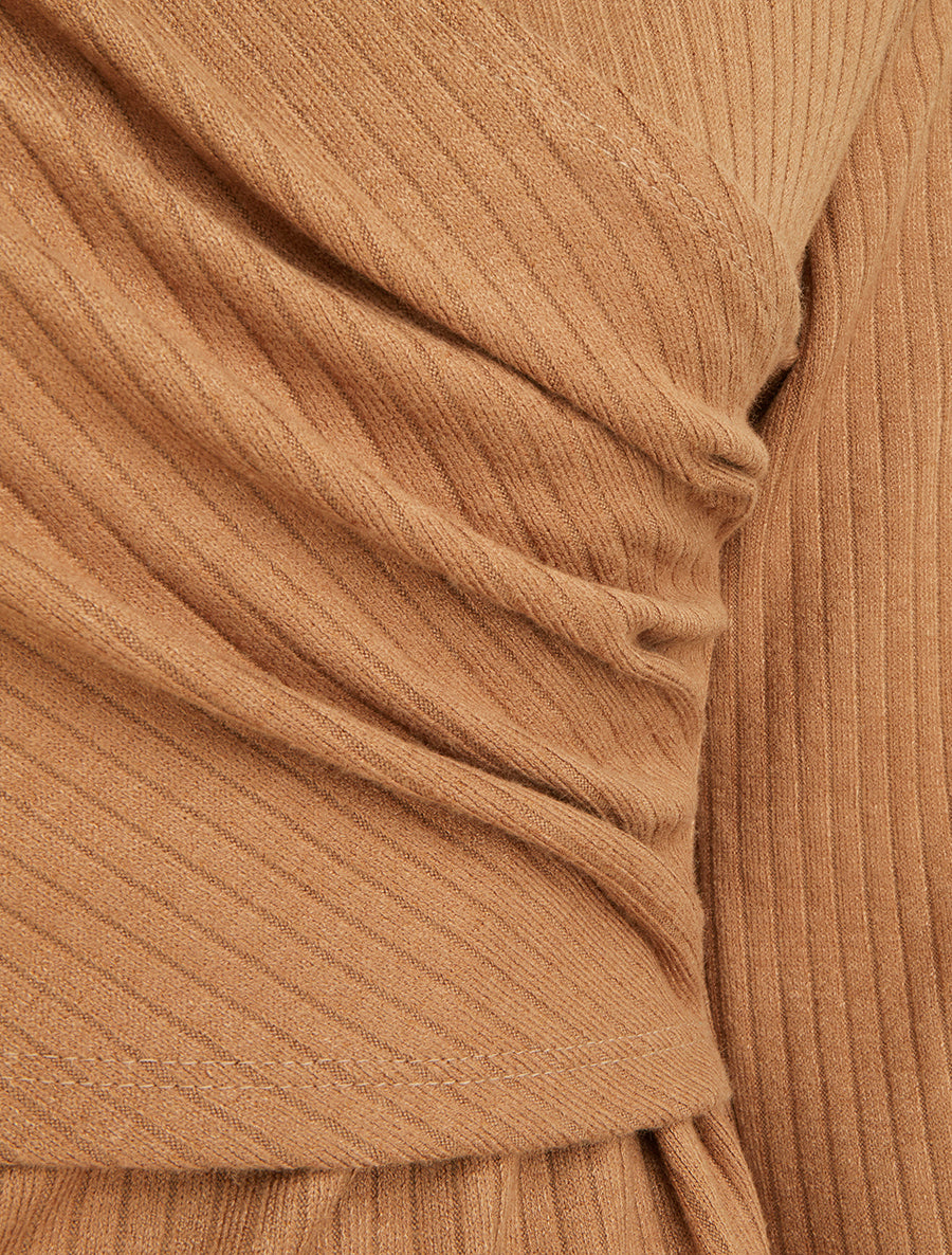 Pull fin côtelé à cache-cœur stylisé - Camel - 3