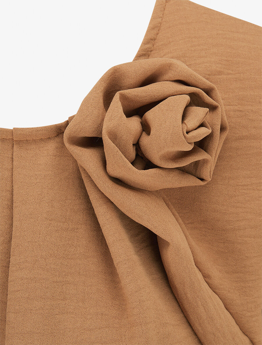 Top plissé à fleur en relief - Taupe - 3