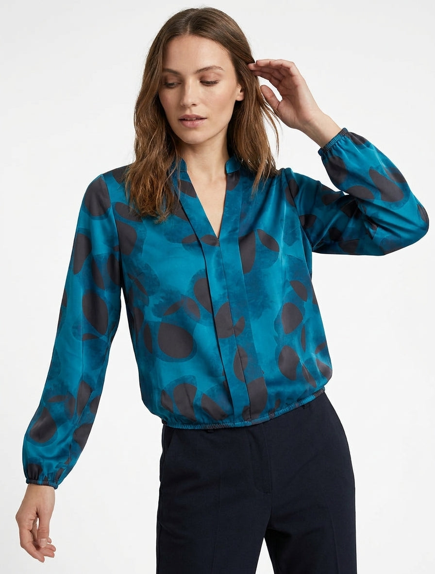 Satinierte Top mit V-Ausschnitt und Fantasiemuster. - Entenblau