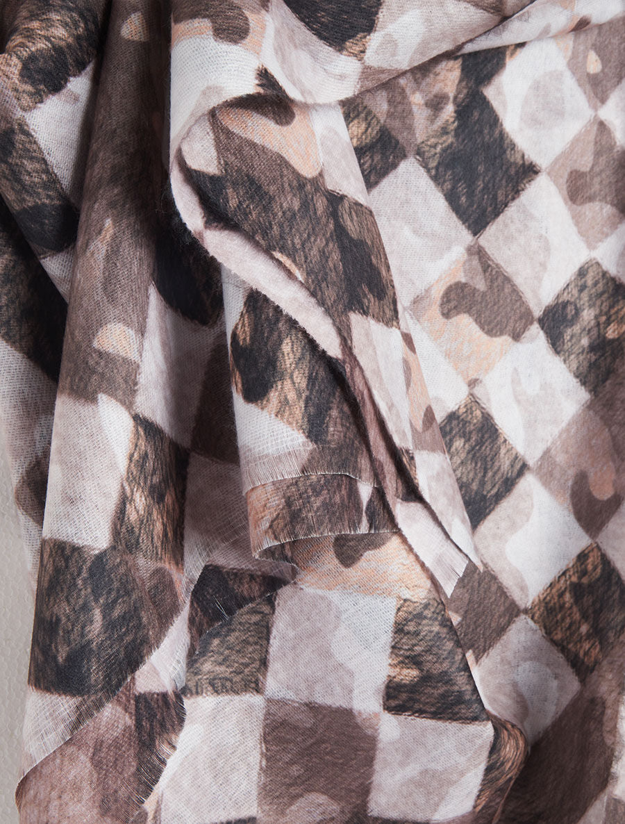 Foulard imprimé graphique et bords effilochés - Taupe - 3