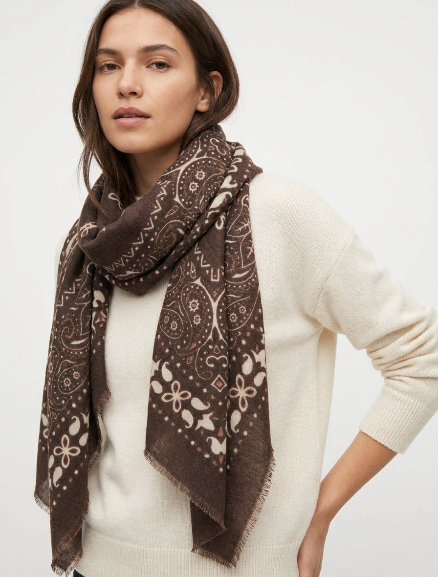 Rechteckiger Schal mit Bandana-Muster - Braun