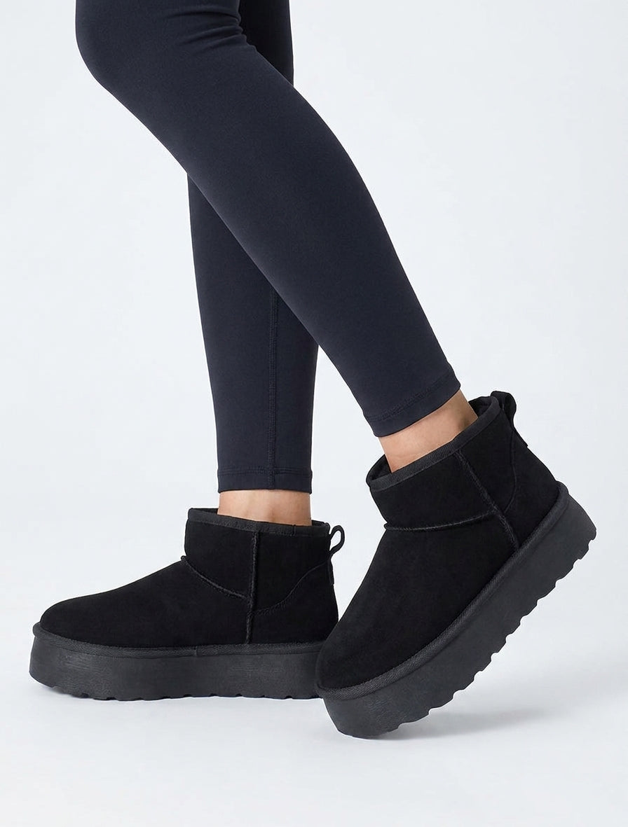 Gefütterte Stiefeletten aus Wildlederimitat - Schwarz