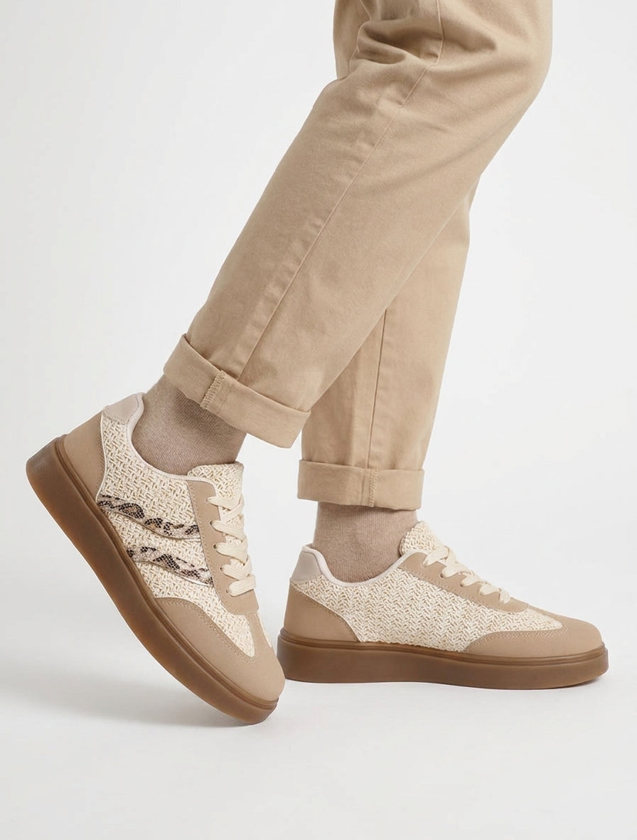 Häkel-Sneaker mit kontrastierenden Streifen - Maulwurf