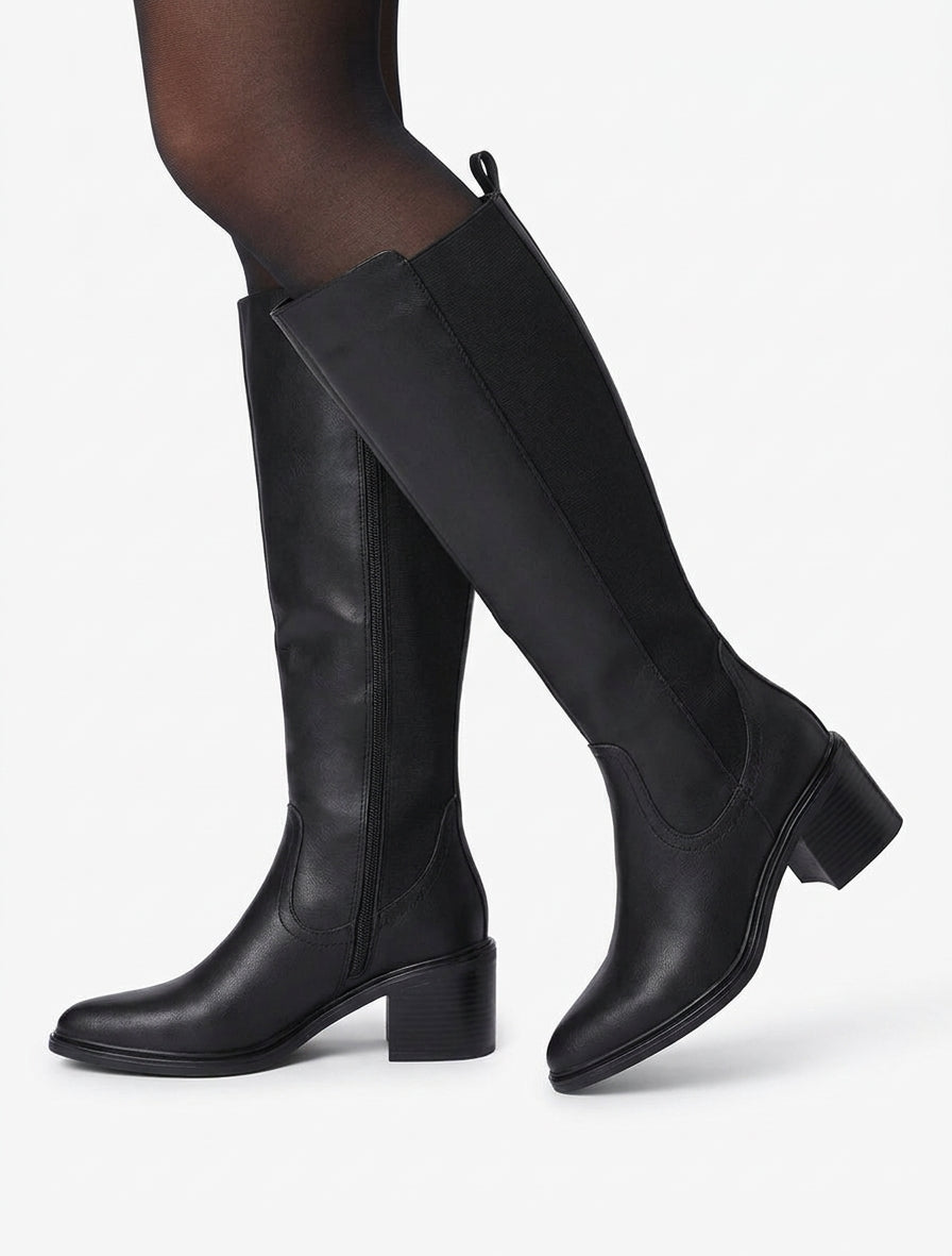 Elastische Stiefel aus Kunstleder mit spitzen Zehen - Schwarz