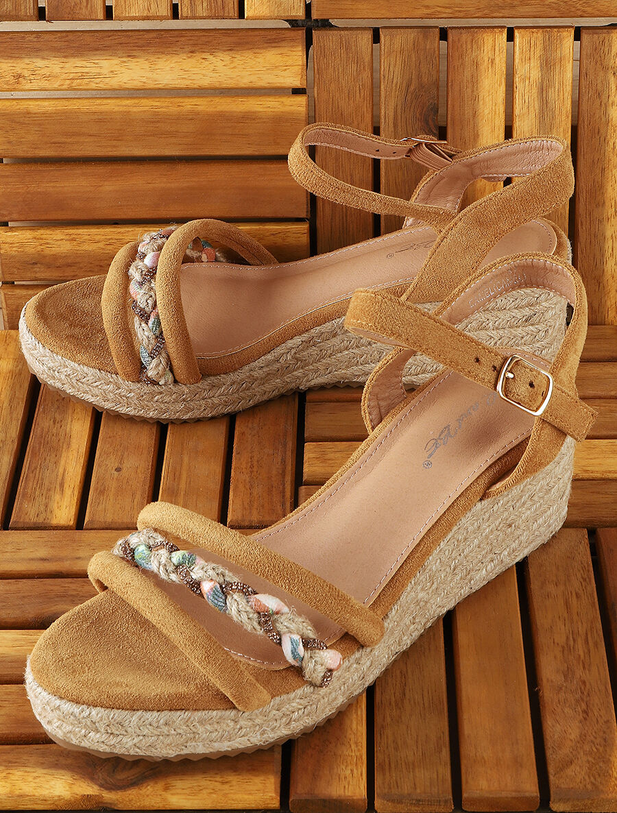 Sandales en suédine à brides tressées et strass - Camel - 6