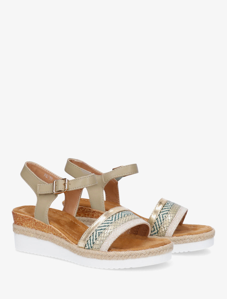 Keilsandalen mit strukturierten Flechtungen verziert. - Kaki