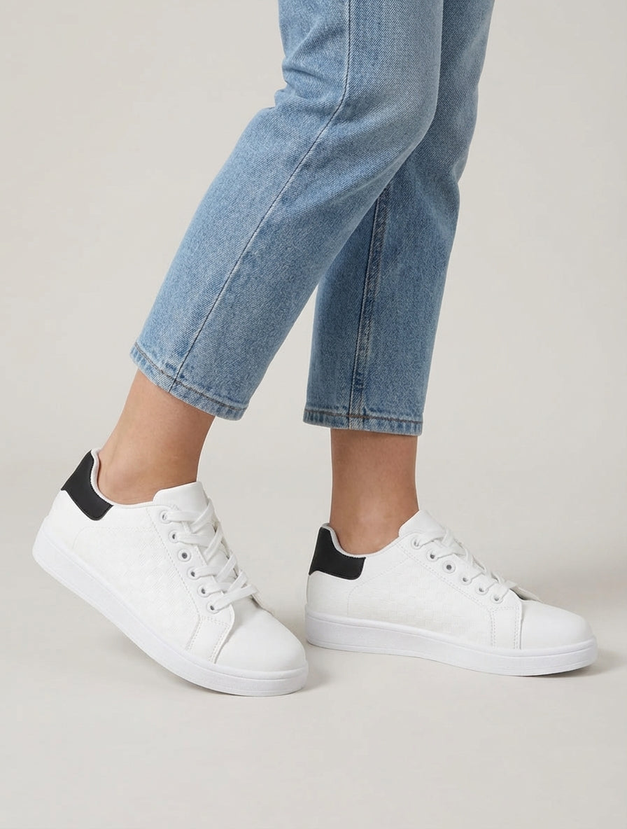 Turnschuhe aus Kunstleder mit Karomuster - Schwarz/Weiß