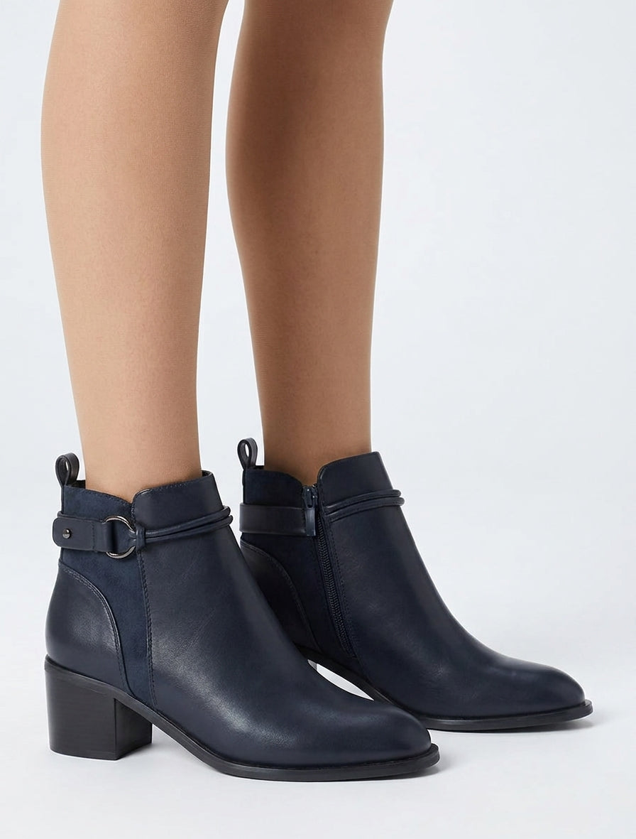 Stiefeletten aus Kunstleder und Wildlederimitat. - Marine