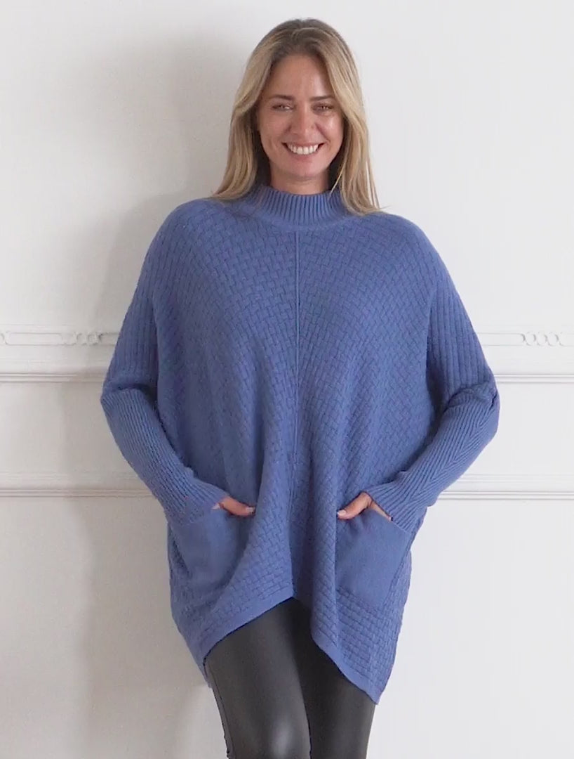 Asymmetrischer Poncho mit Stehkragen - Blau