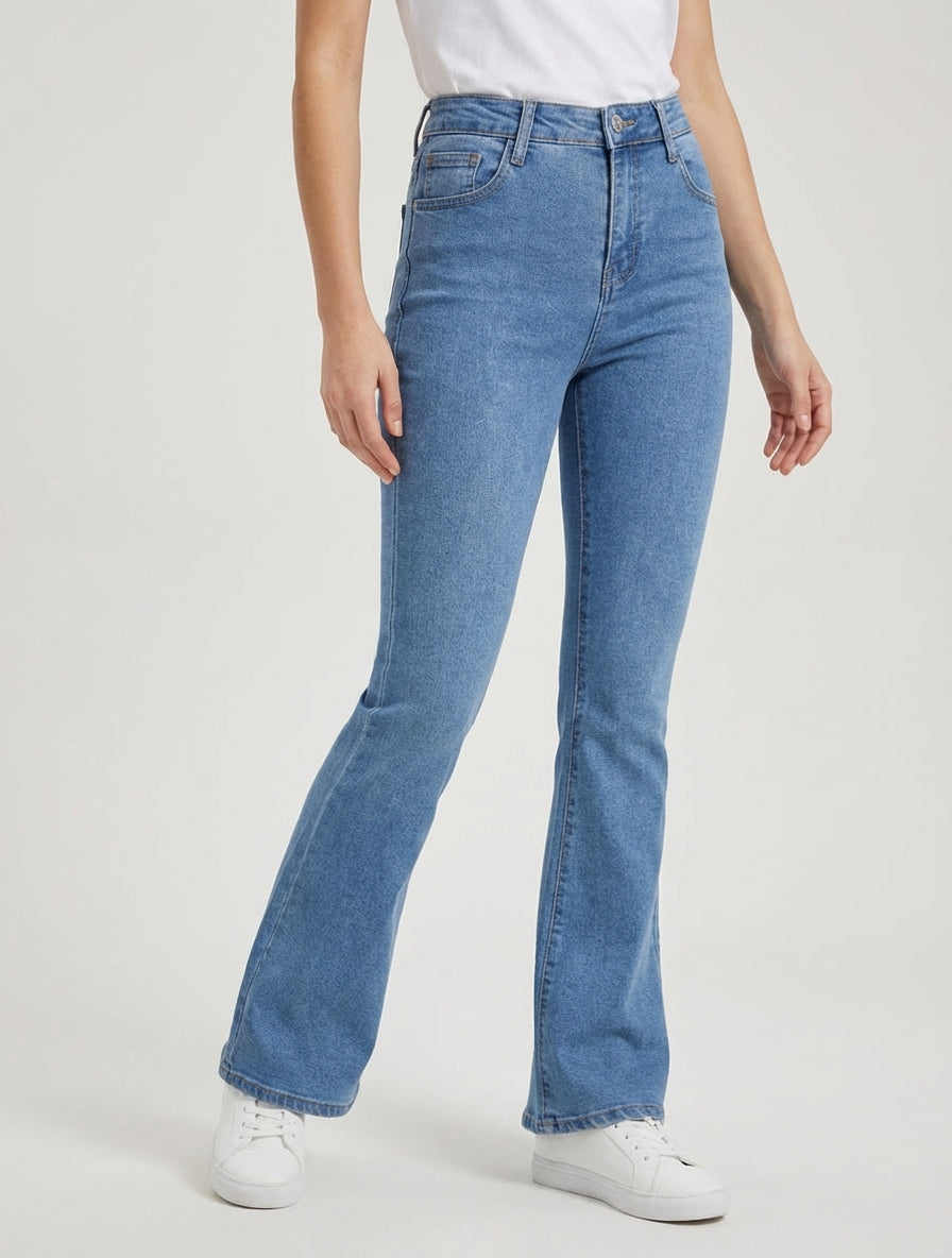 Jean mit hohem Bund und ausgestelltem Stretch-Schnitt - Blau