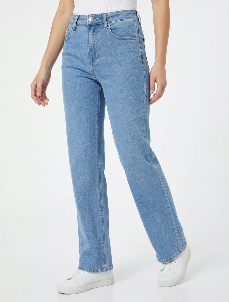Jean mit aufgedruckten Taschen, gerade geschnitten. - Blau