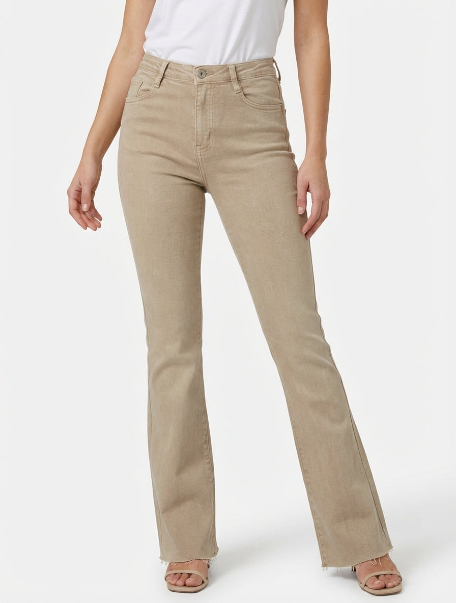 High-Waist-Jeans mit ausgefransten Kanten - Beige