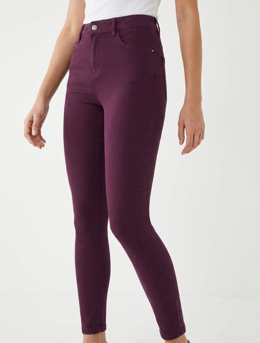 Schmal geschnittene Jeans mit hoher Taille - Pflaume