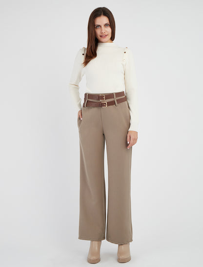Einfarbiger Pullover mit dekorativen Knöpfen - Creme