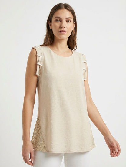 Oberteil mit Kordeleffekt-Details und durchbrochener Stickerei. - Beige