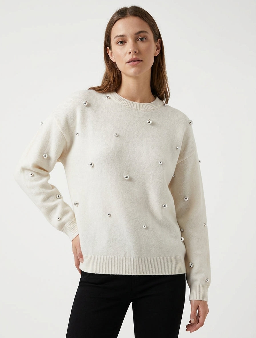 Einfarbiger Pullover mit Nieten und Rundhalsausschnitt - Ecru