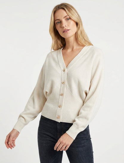 Pullover mit dekorativen Herzknöpfen - Beige