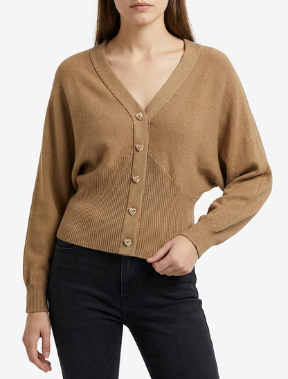 Pullover mit dekorativen Herzknöpfen - Kamel