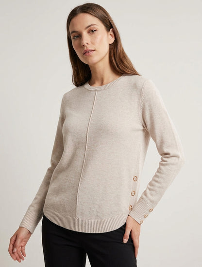 Rundhalspullover mit Ösenbesatz - Beige