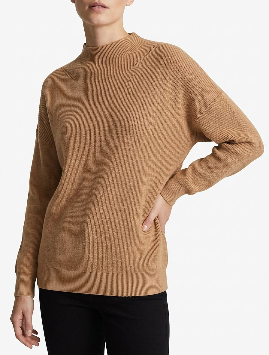 Klassischer gerader Pullover mit Stehkragen - Kamel