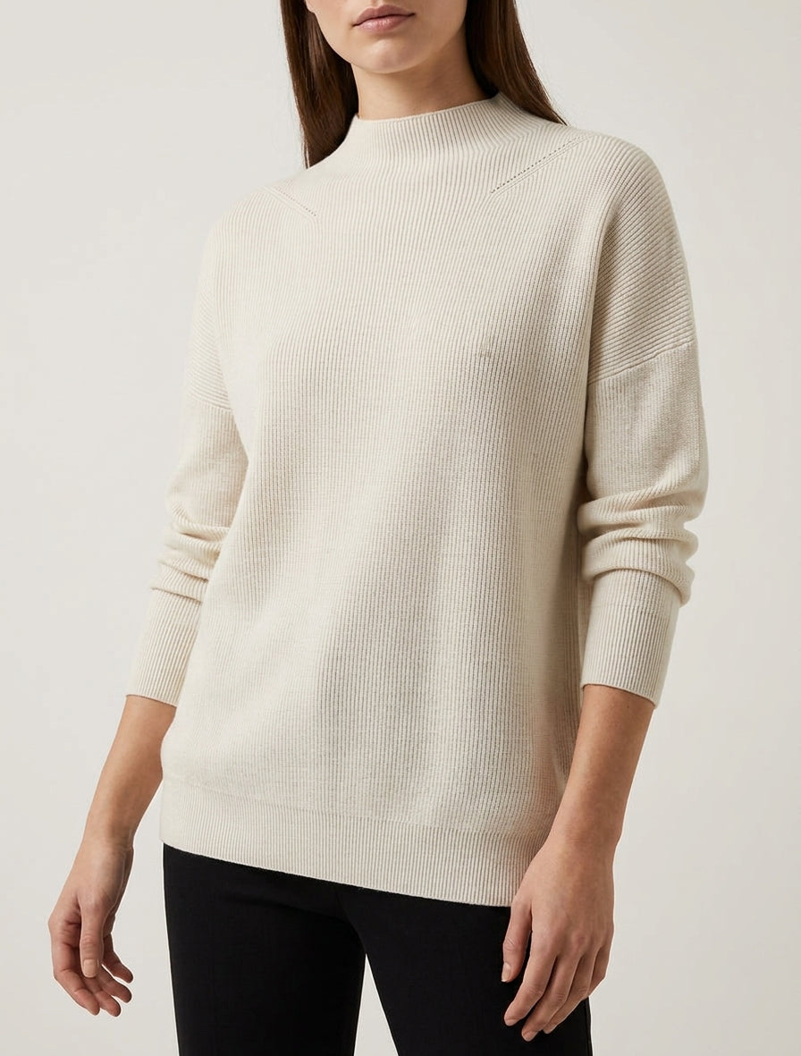 Klassischer gerader Pullover mit Stehkragen - Beige