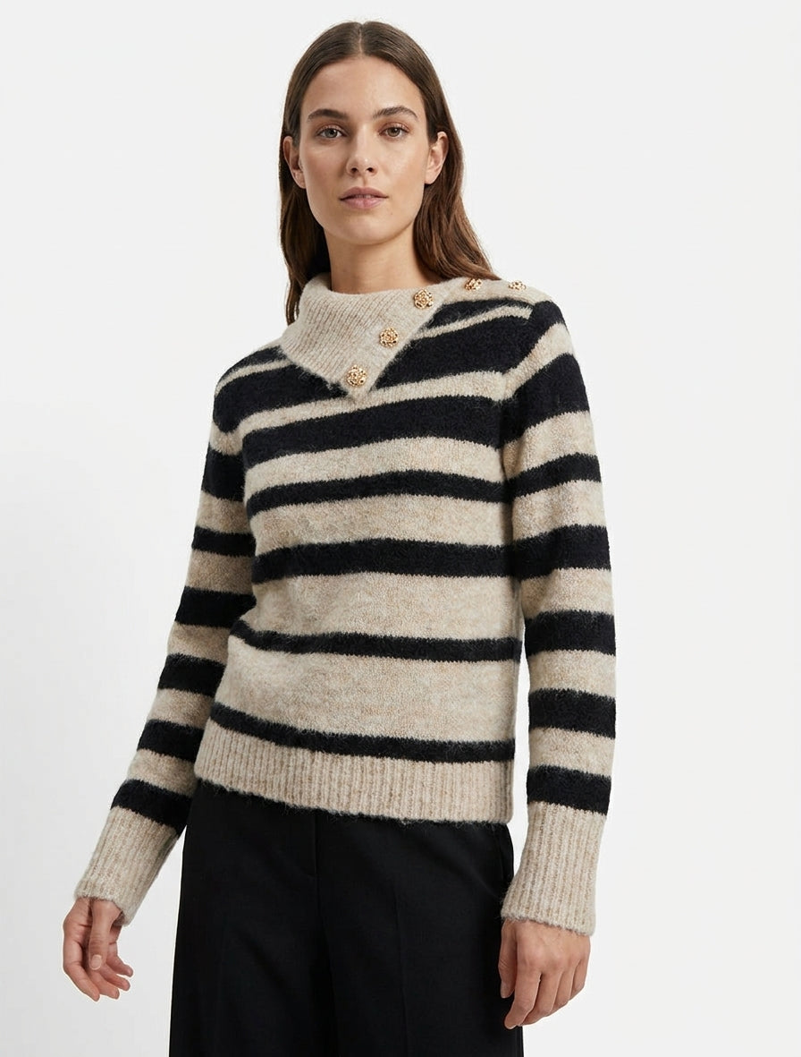 Gestreifter Pullover mit Schalkragen und Schmuckknopf. - Schwarz/Taupe