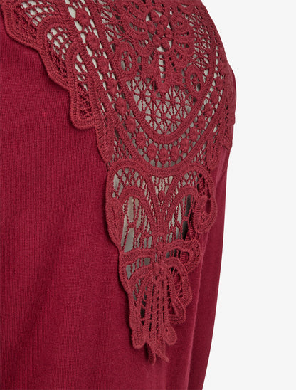 Pullover mit Wasserfallausschnitt und Rückseite aus Häkelspitze - Bordeaux