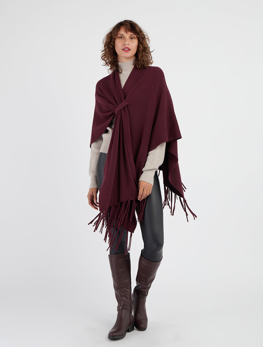 Einfarbiger langer Poncho mit Fransen - Pflaume