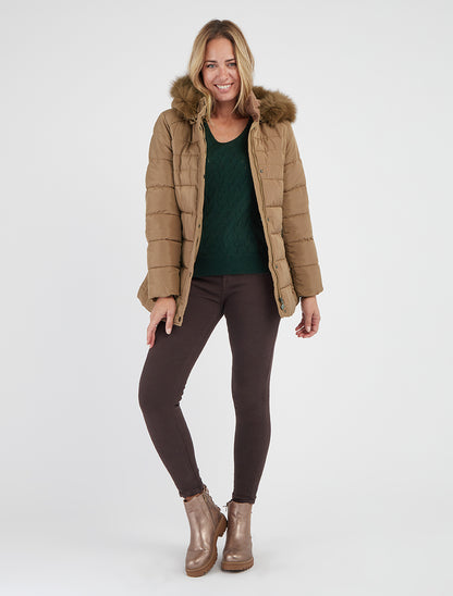 Gesteppte Jacke mit Gürtel und Kapuze aus Kunstfell - Kamel