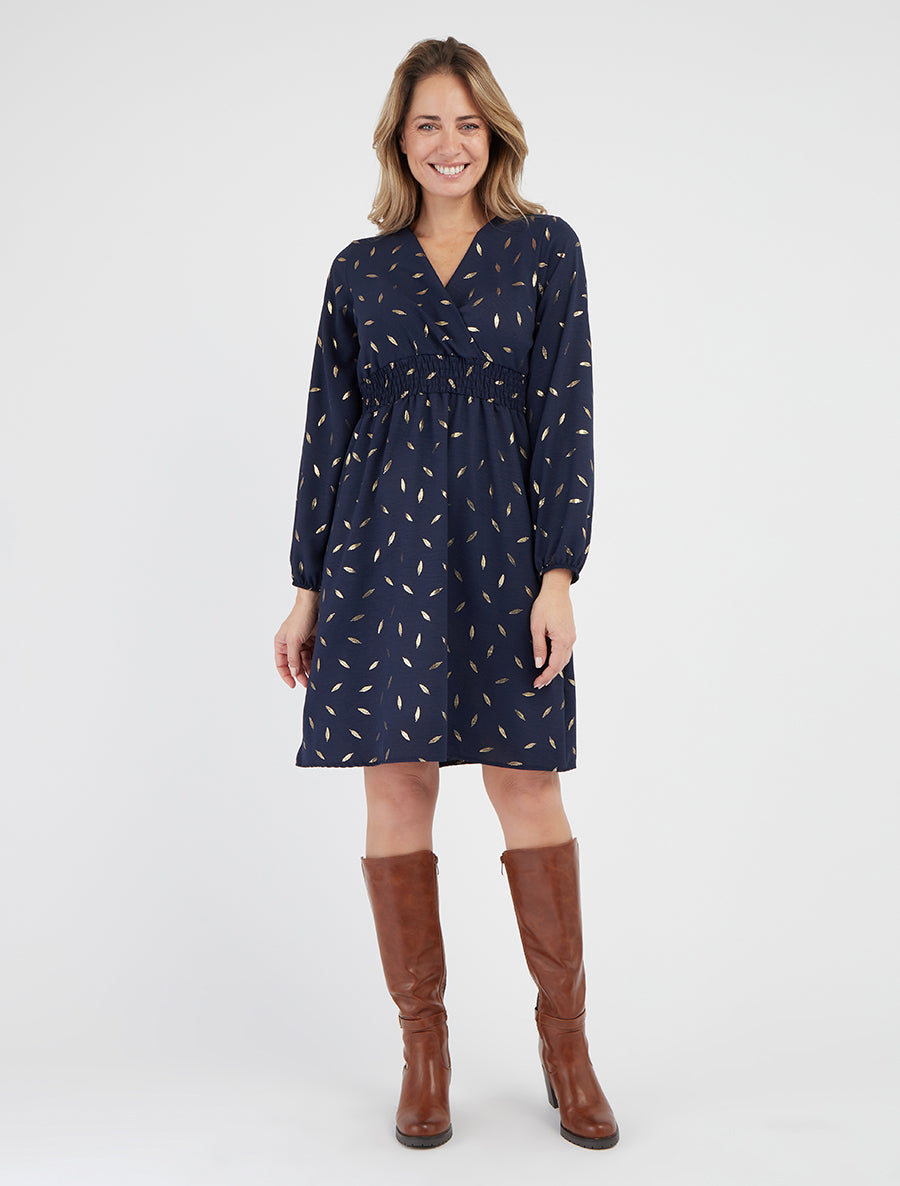 Ausgestelltes Kleid mit goldenen Federdrucken - Marine