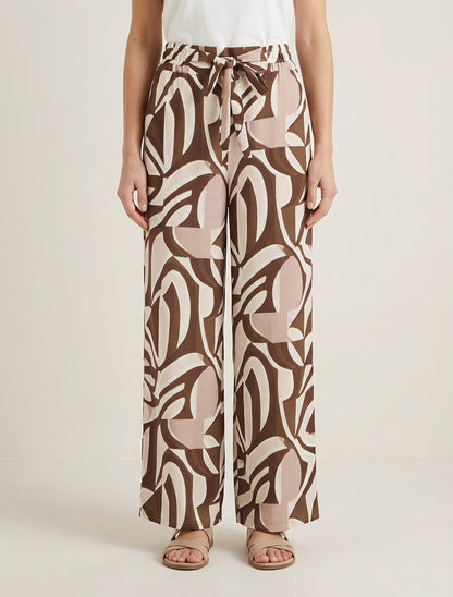 Weit geschnittene Hose mit grafischem Print. - Braun