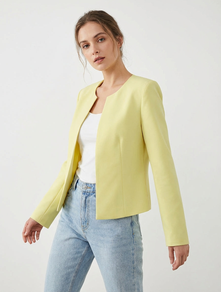 Gerade geschnittener Blazer mit Rundhalsausschnitt und Schulterpolstern. - Pastellgelb