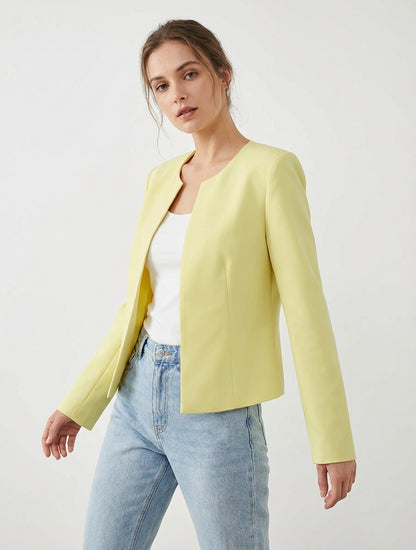 Gerade geschnittener Blazer mit Rundhalsausschnitt und Schulterpolstern. - Pastellgelb