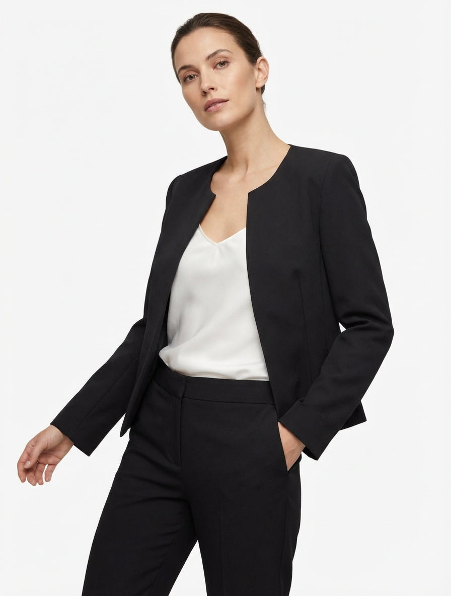 Gerade geschnittener Blazer mit Rundhalsausschnitt und Schulterpolstern. - Schwarz