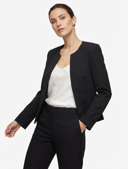 Gerade geschnittener Blazer mit Rundhalsausschnitt und Schulterpolstern. - Schwarz