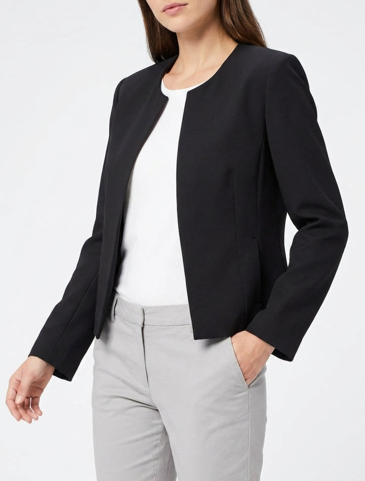 Gerade geschnittener Blazer mit Rundhalsausschnitt und Schulterpolstern. - Schwarz