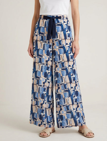 Weit geschnittene Hose mit grafischem Print. - Marine