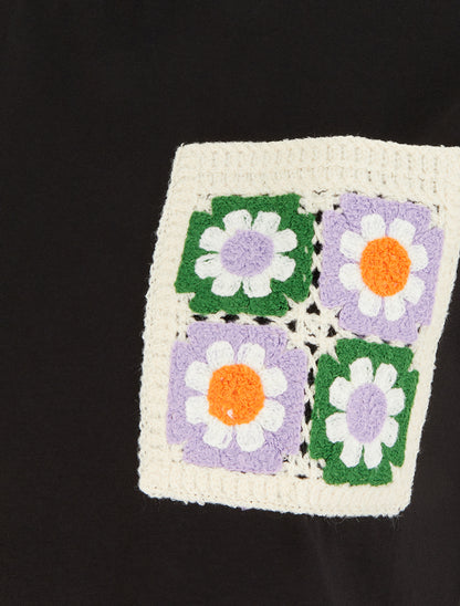 T-shirt à poche plaquée à motif floral - Noir - 3