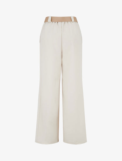 Gerade geschnittene, einfarbige, elastische Hose - Beige