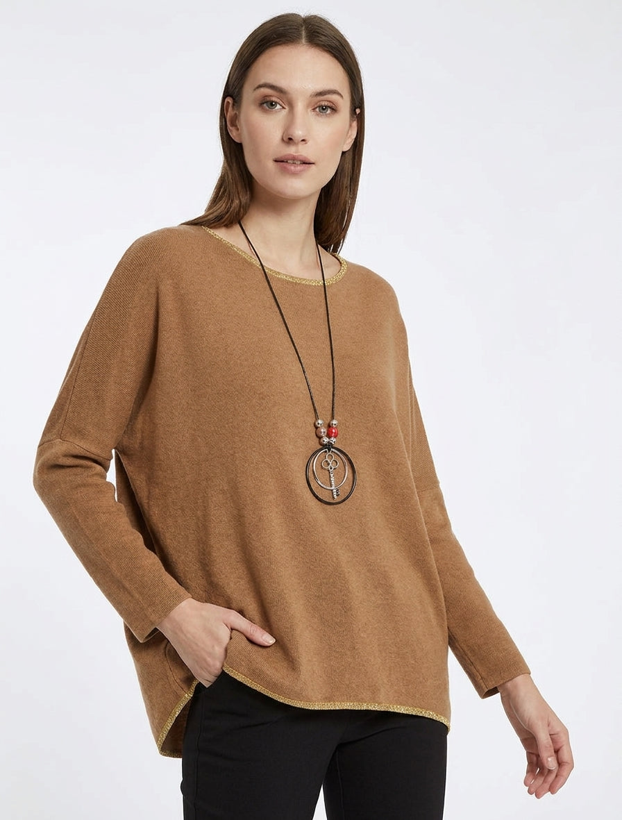 Einfarbiger Pullover mit Fledermausärmeln. - Kamel