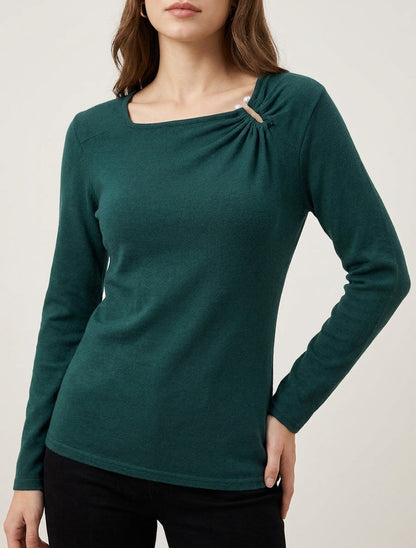 Gerader Feinstrickpullover mit eckigem Ausschnitt und Schmuckperlen. - Dunkelgrün