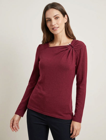 Gerader Feinstrickpullover mit eckigem Ausschnitt und Schmuckperlen. - Bordeaux