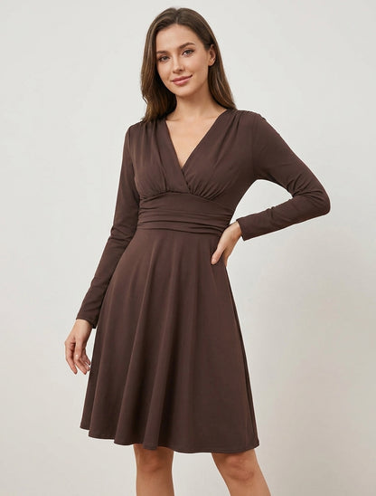 Langärmeliges Skaterkleid mit geraffter Taille - Braun