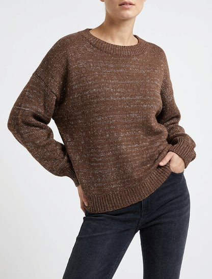 Weit geschnittener Pullover aus schimmerndem Strick mit Rundhalsausschnitt - Braun