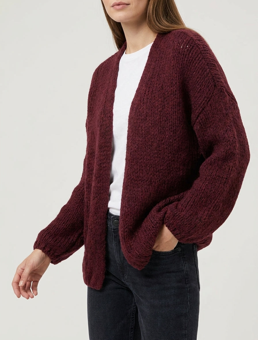 Offene Strickjacke in grober Masche mit weitem Schnitt - Weinrot